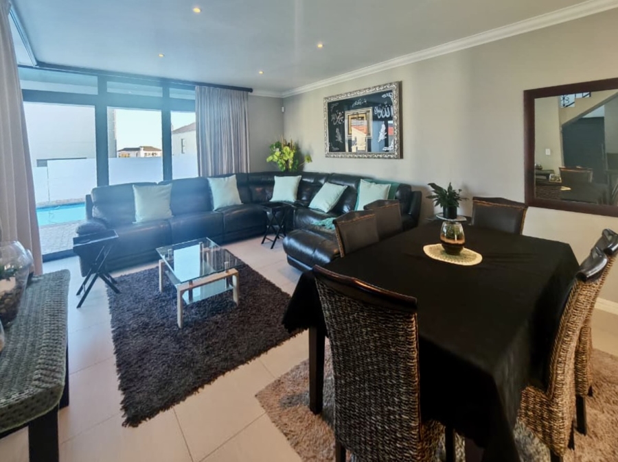 3 Bedroom Property for Sale in Myburgh Park Western Cape